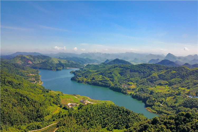 陽山大崀茶坑水庫，綠如翡翠。（通訊員供圖） .jpg